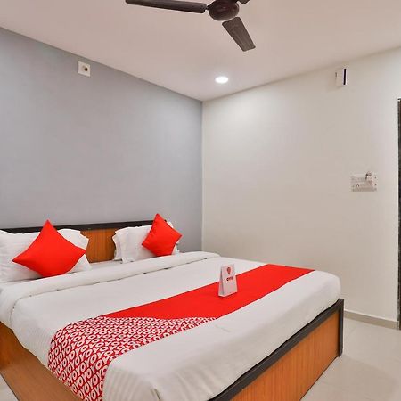Oyo 16675 Hotel Shri Krishna Inn Surat Exterior photo