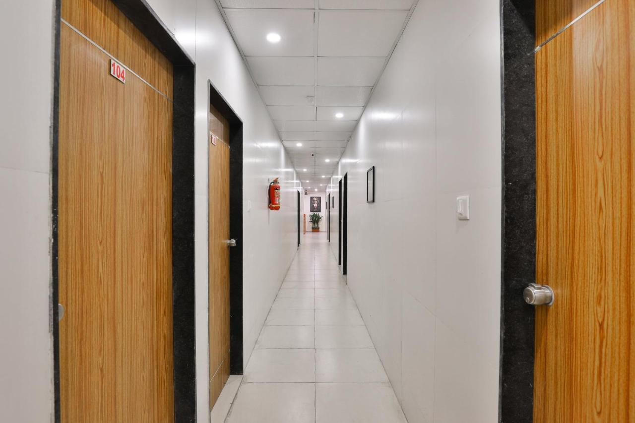 Oyo 16675 Hotel Shri Krishna Inn Surat Exterior photo