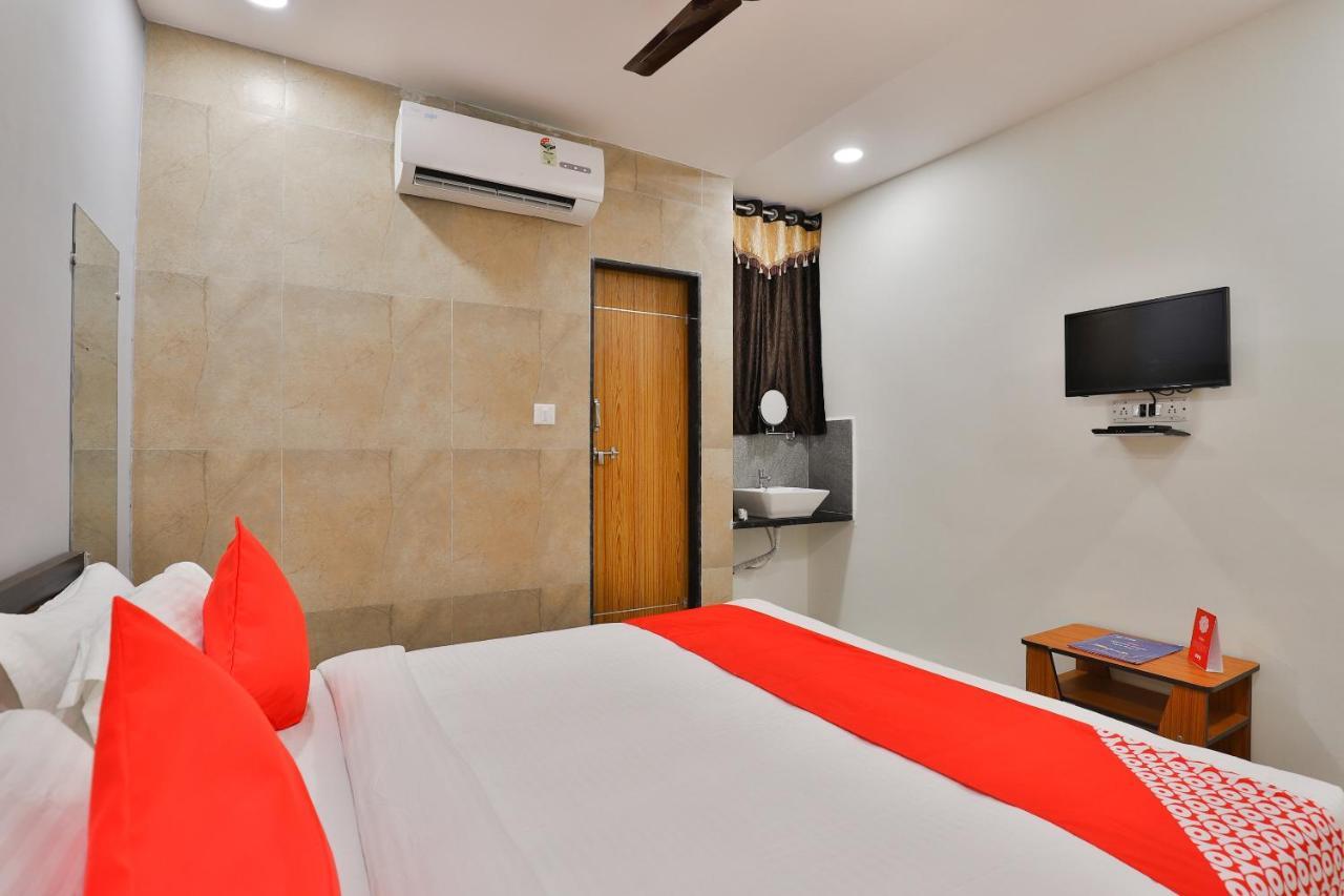 Oyo 16675 Hotel Shri Krishna Inn Surat Exterior photo