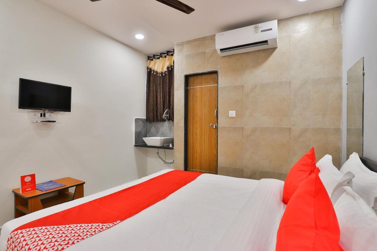 Oyo 16675 Hotel Shri Krishna Inn Surat Exterior photo