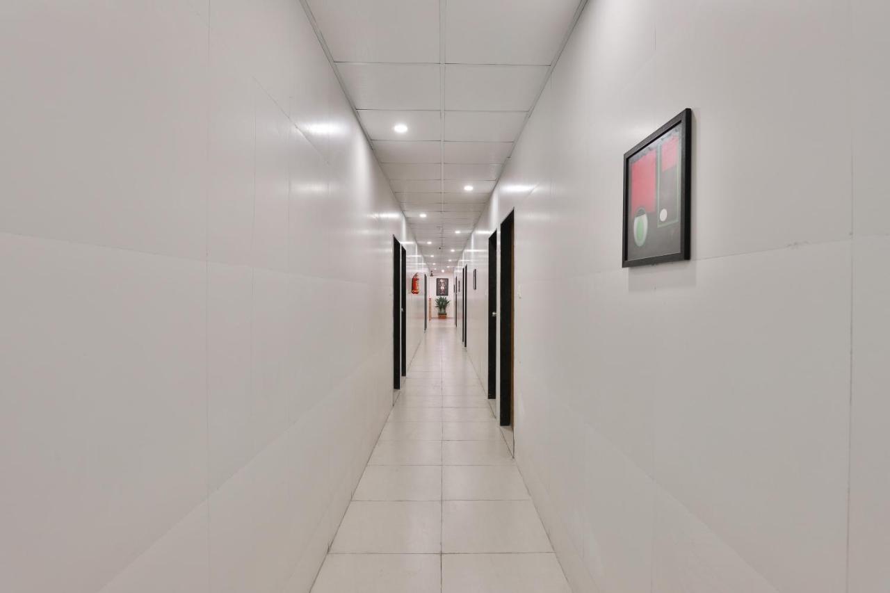 Oyo 16675 Hotel Shri Krishna Inn Surat Exterior photo