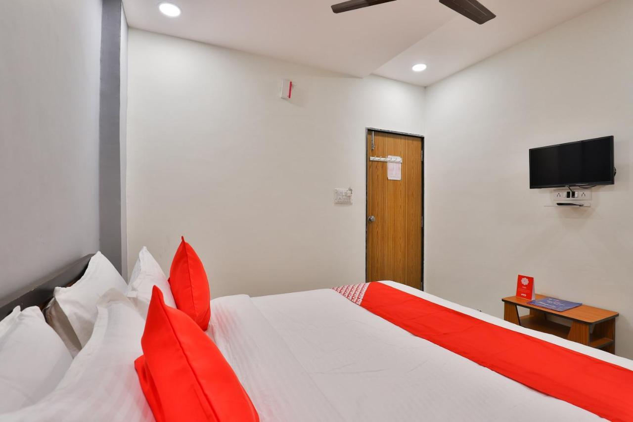 Oyo 16675 Hotel Shri Krishna Inn Surat Exterior photo