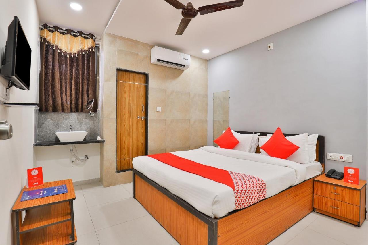 Oyo 16675 Hotel Shri Krishna Inn Surat Exterior photo