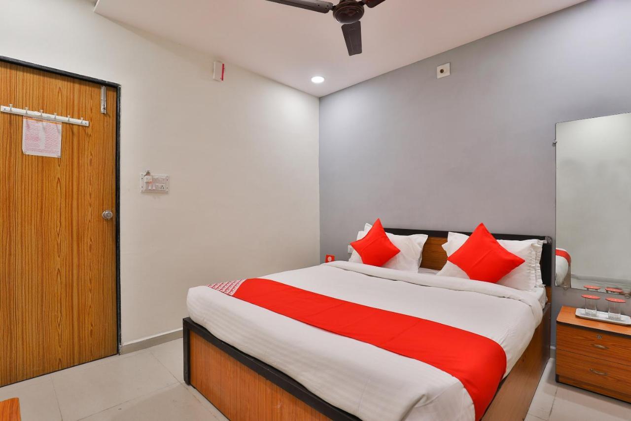 Oyo 16675 Hotel Shri Krishna Inn Surat Exterior photo