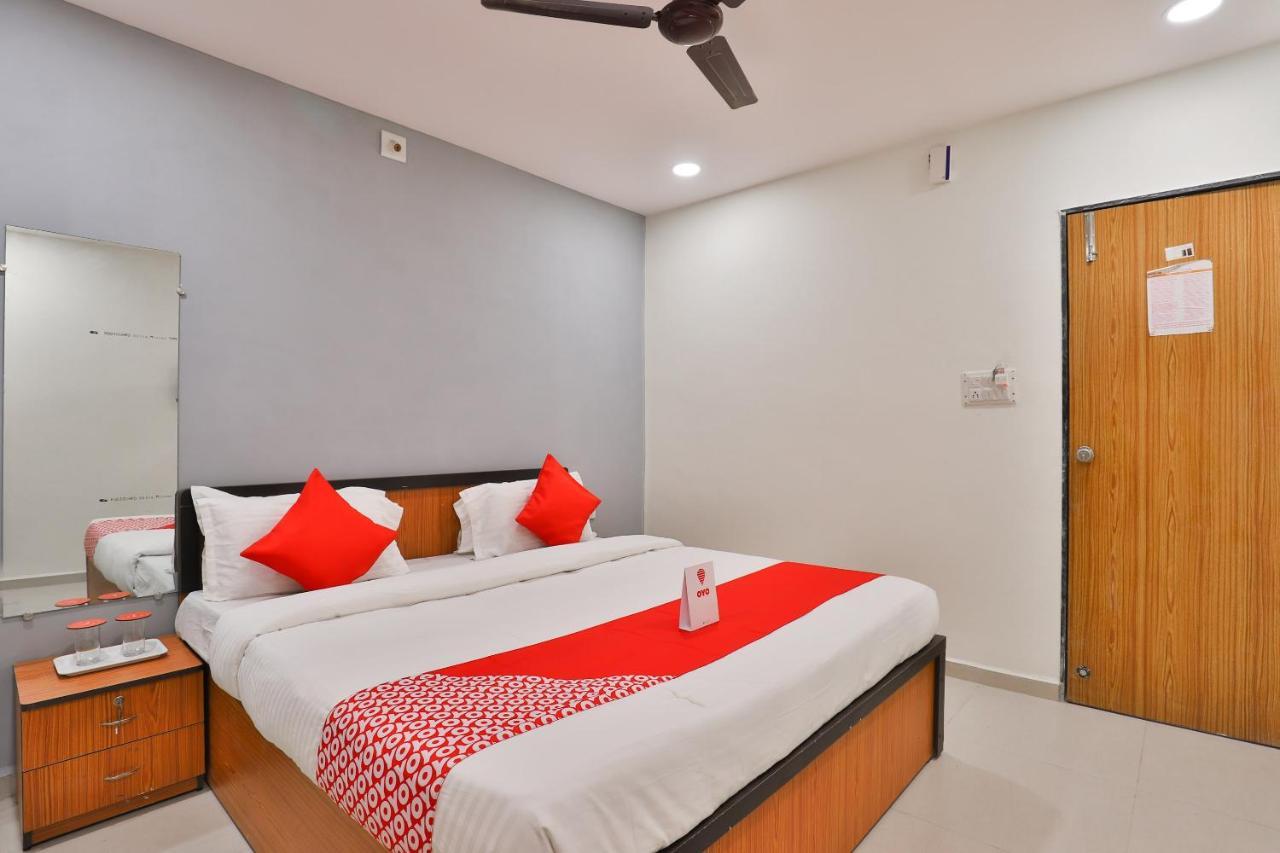 Oyo 16675 Hotel Shri Krishna Inn Surat Exterior photo