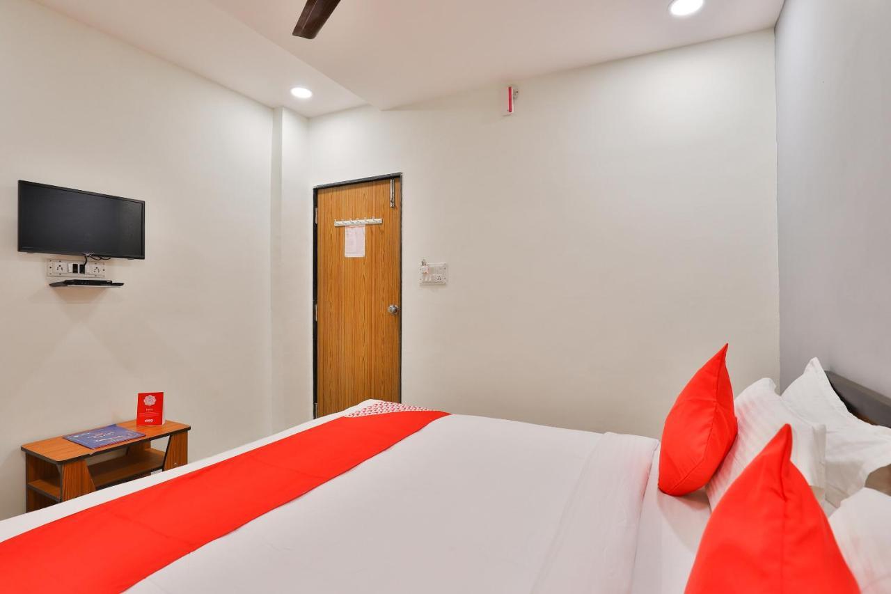 Oyo 16675 Hotel Shri Krishna Inn Surat Exterior photo